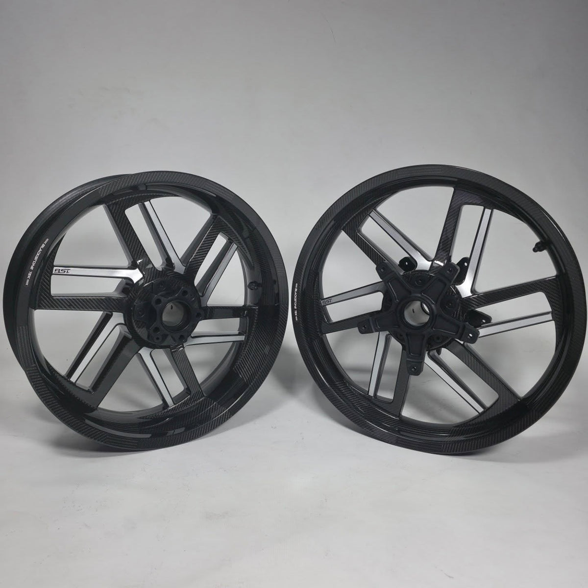 BST Reaper TEK 5.5x18'' carbon achtervelg voor Harley Davidson FLHTK Ultra Limited (2014-2020)