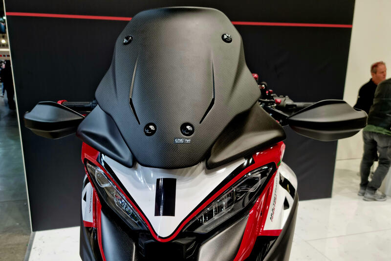 Le gardien de main set Matt Carbon Ducati Hypermotard 698 Mono Rve (2024+)