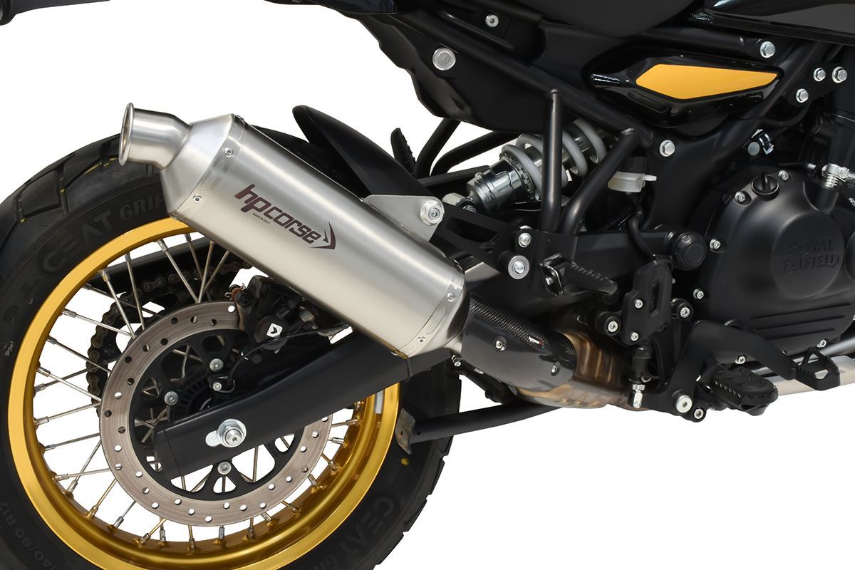 Detail van HP Corse SP-1 Short RVS uitlaat op Himalayan 450