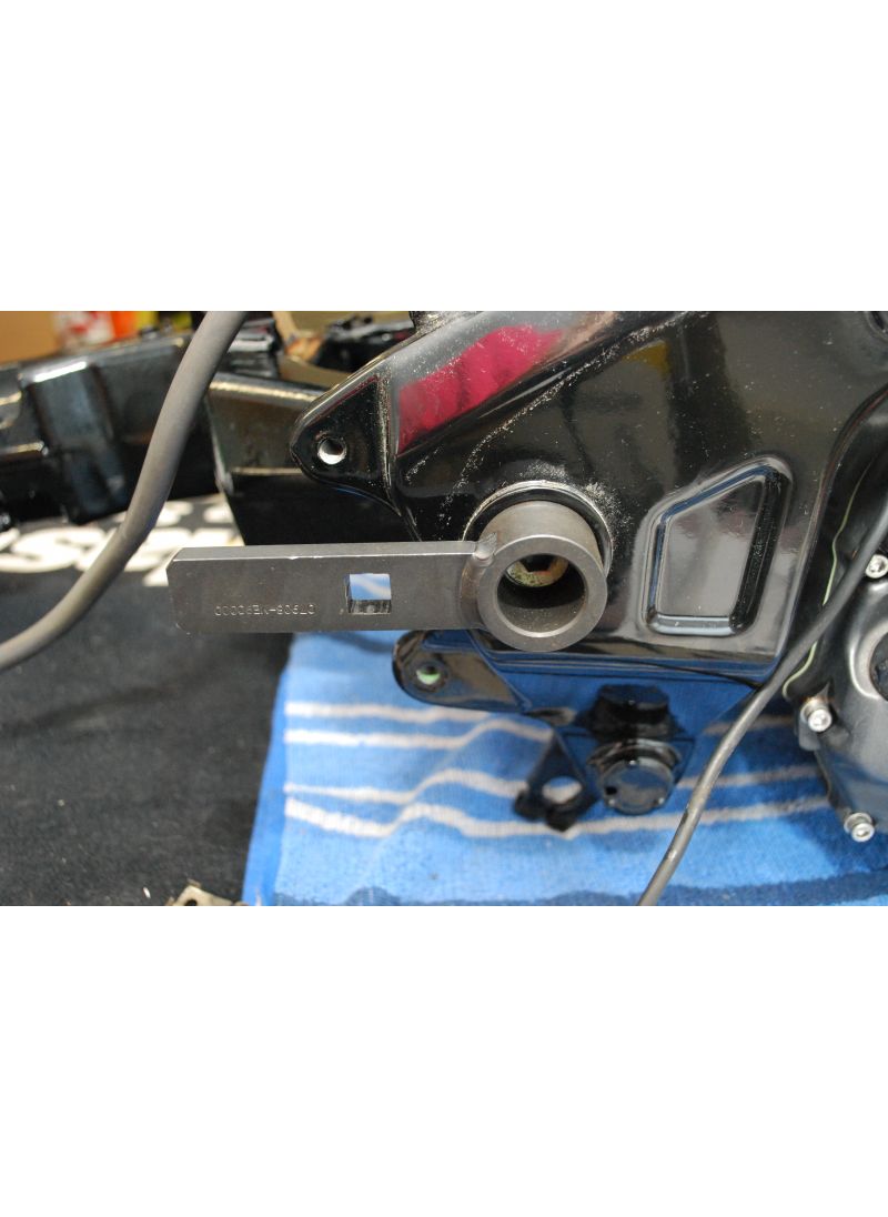 Honda Special Tool voor (de)montage van de cardan achterbrug Honda NTV650 07908-ME90000