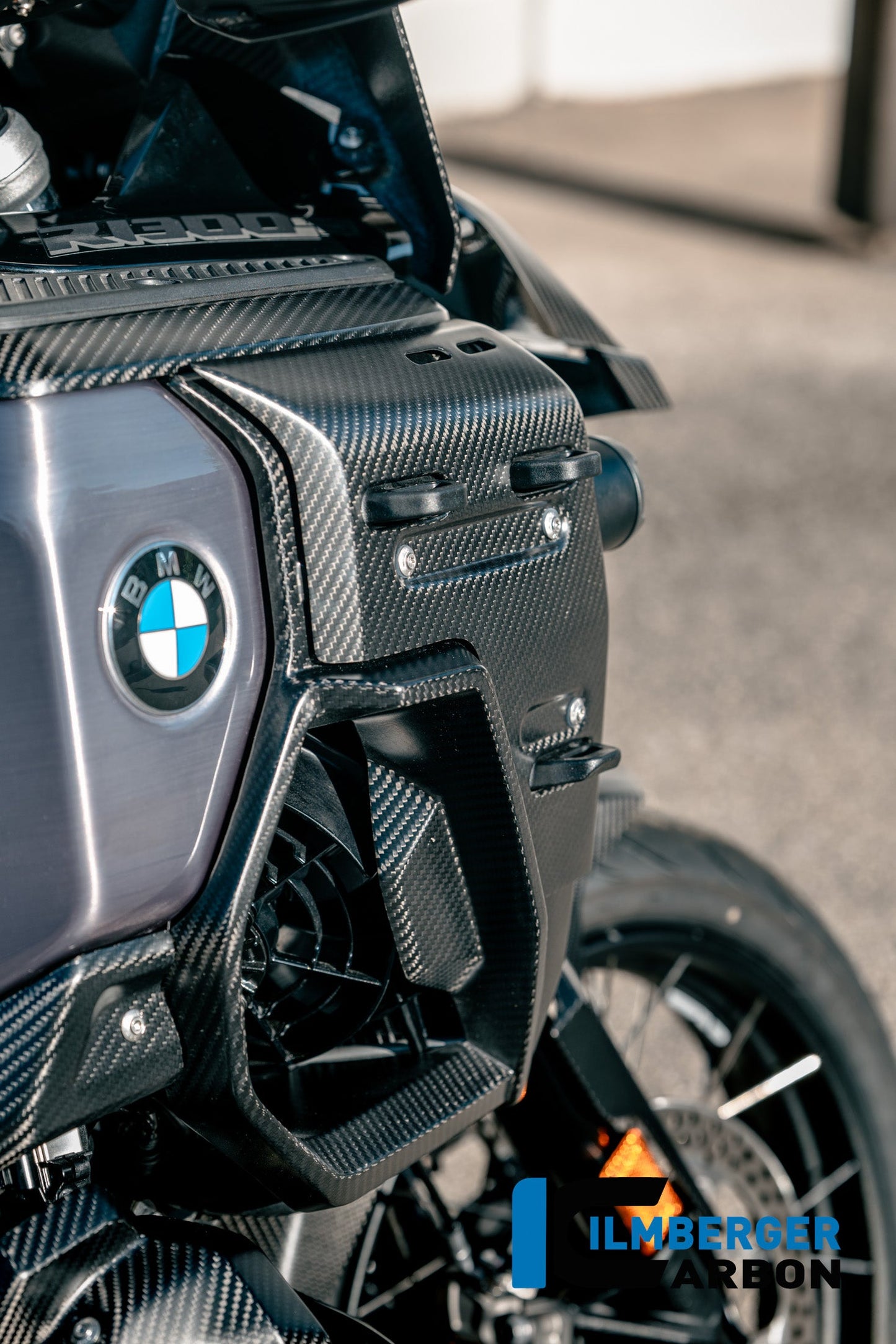 Luchtinlaat paneel cover rechts mat carbon BMW R1300GS Adventure Triple Black (2024+)