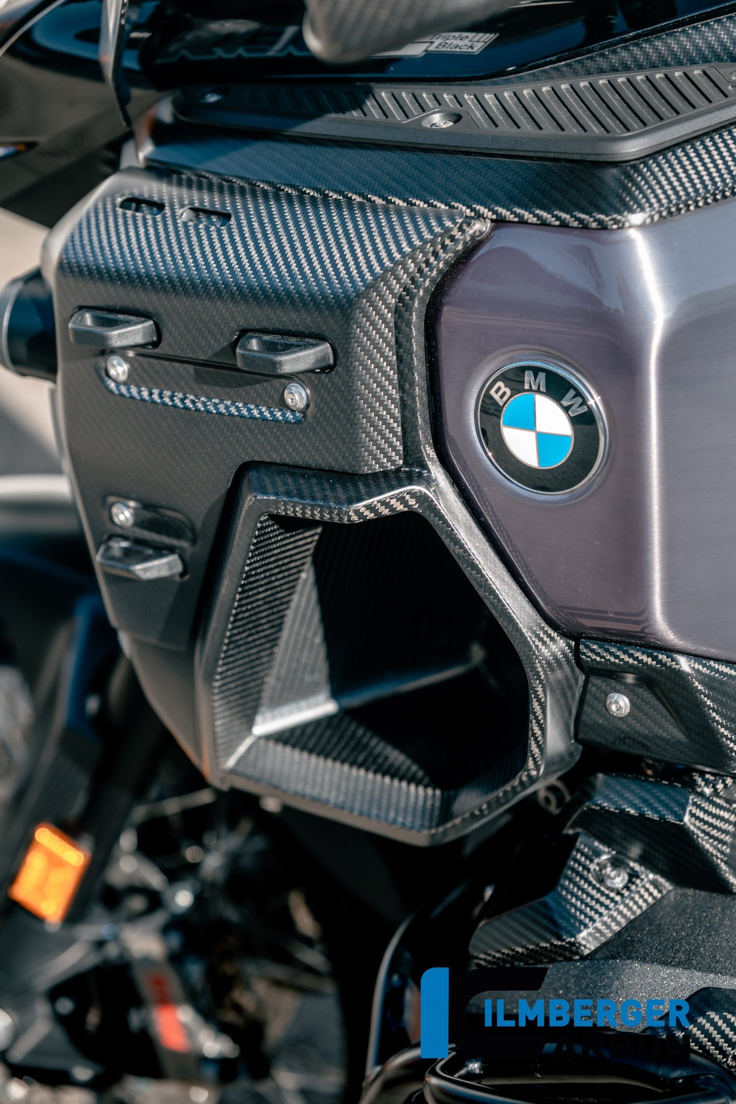 Luchtinlaat paneel cover links mat carbon BMW R1300GS Adventure Option 719 Karakorum (2024+)