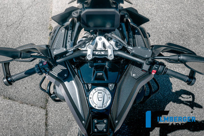 Zijkuip onder de tank rechts (bovenpaneel) mat carbon BMW R1300GS Adventure Triple Black (2024+)