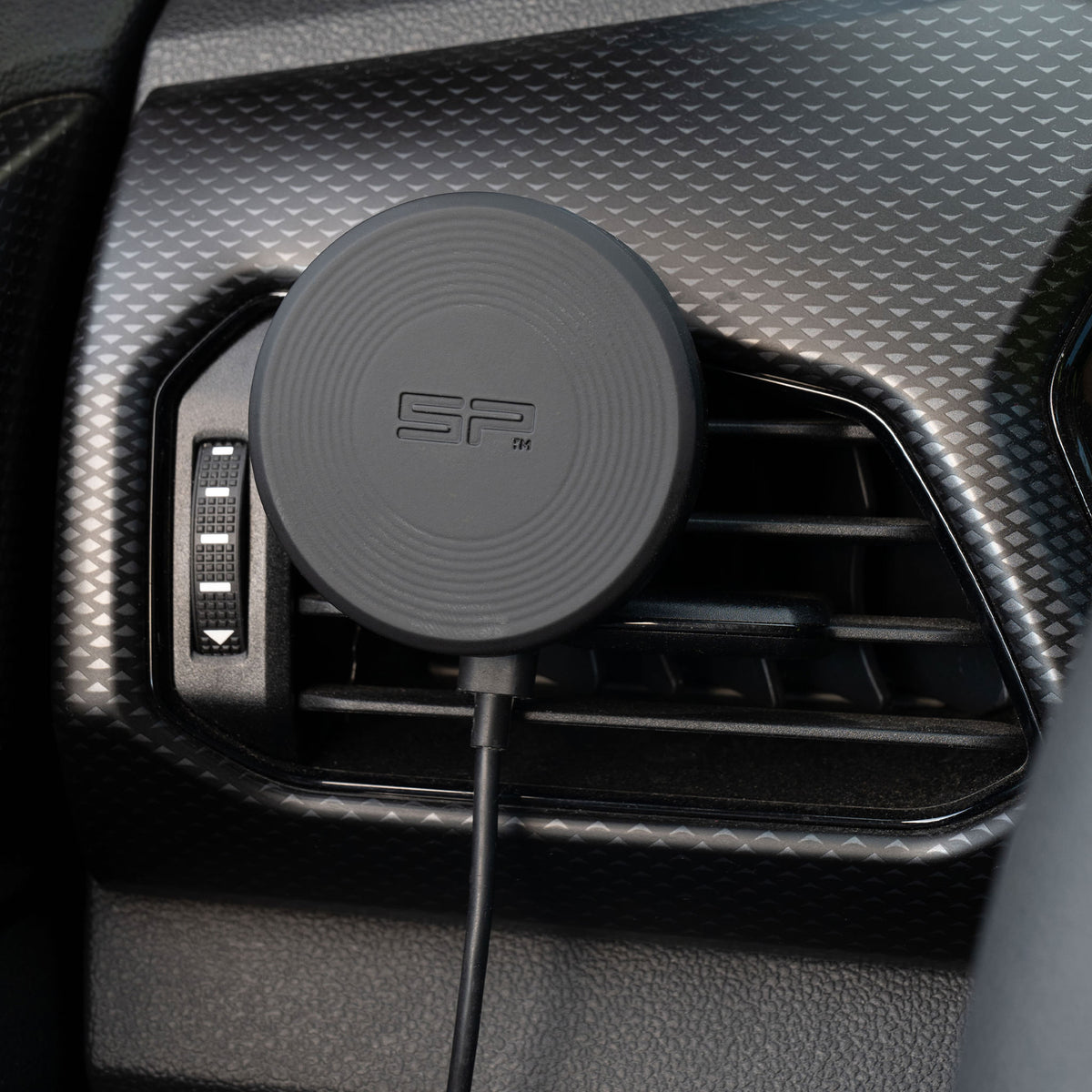SP Connect Charging Vent Mount SPC+ – magnetische autohouder met 15W laden – afbeelding 3