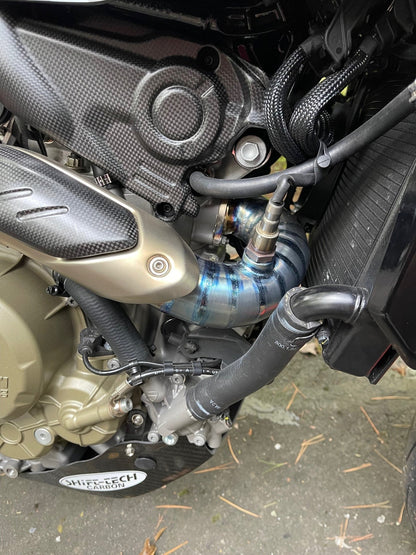 Shift-Tech titanium decat bochtensysteem (inc. OEM hitteschild montagepunten) Ducati Hypermotard 698 Mono (2024+)