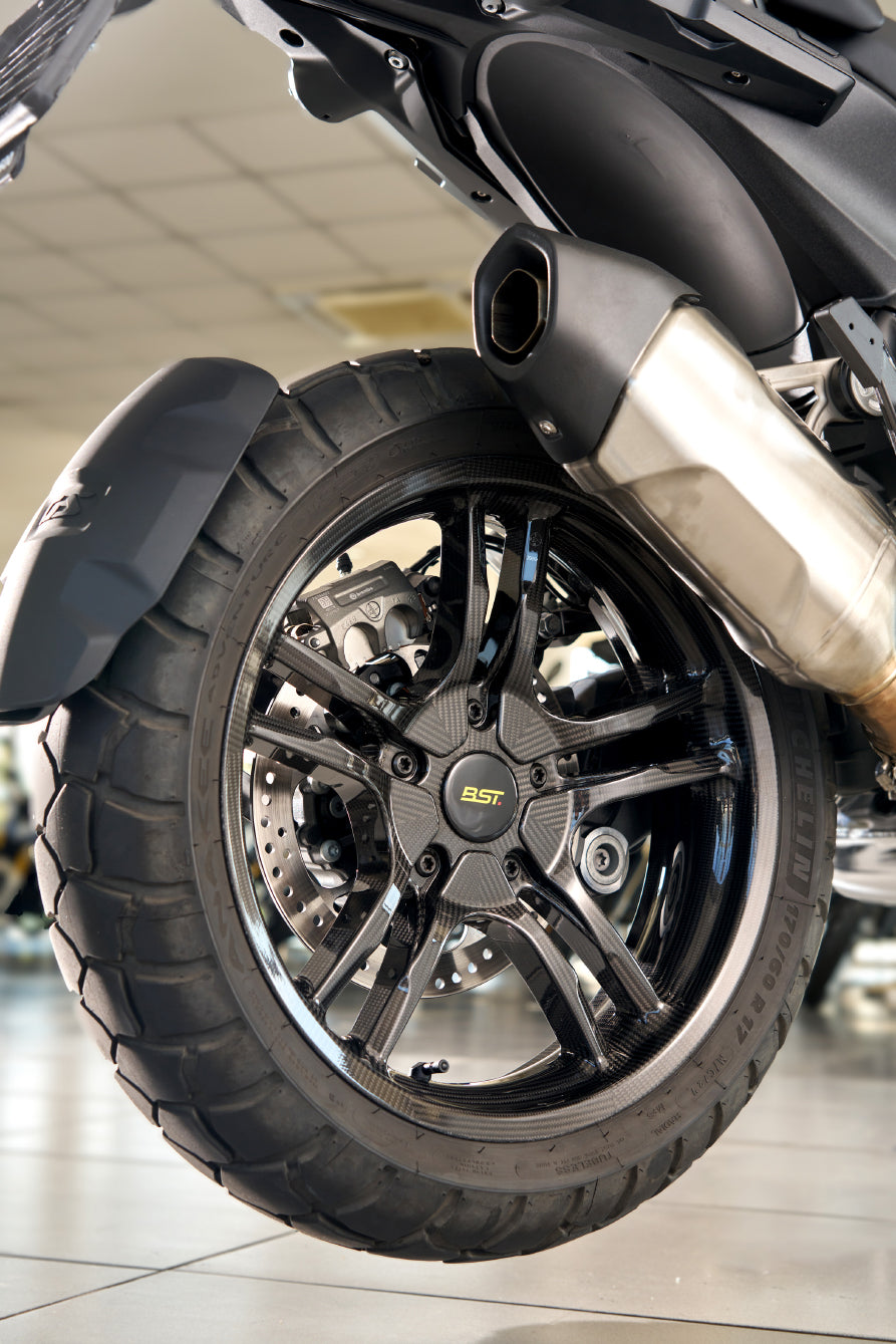 BST AV TEK Carbon Achtervelg 4,5 x 17" – BMW R1300GSA Adventure Triple Black (2024+)
