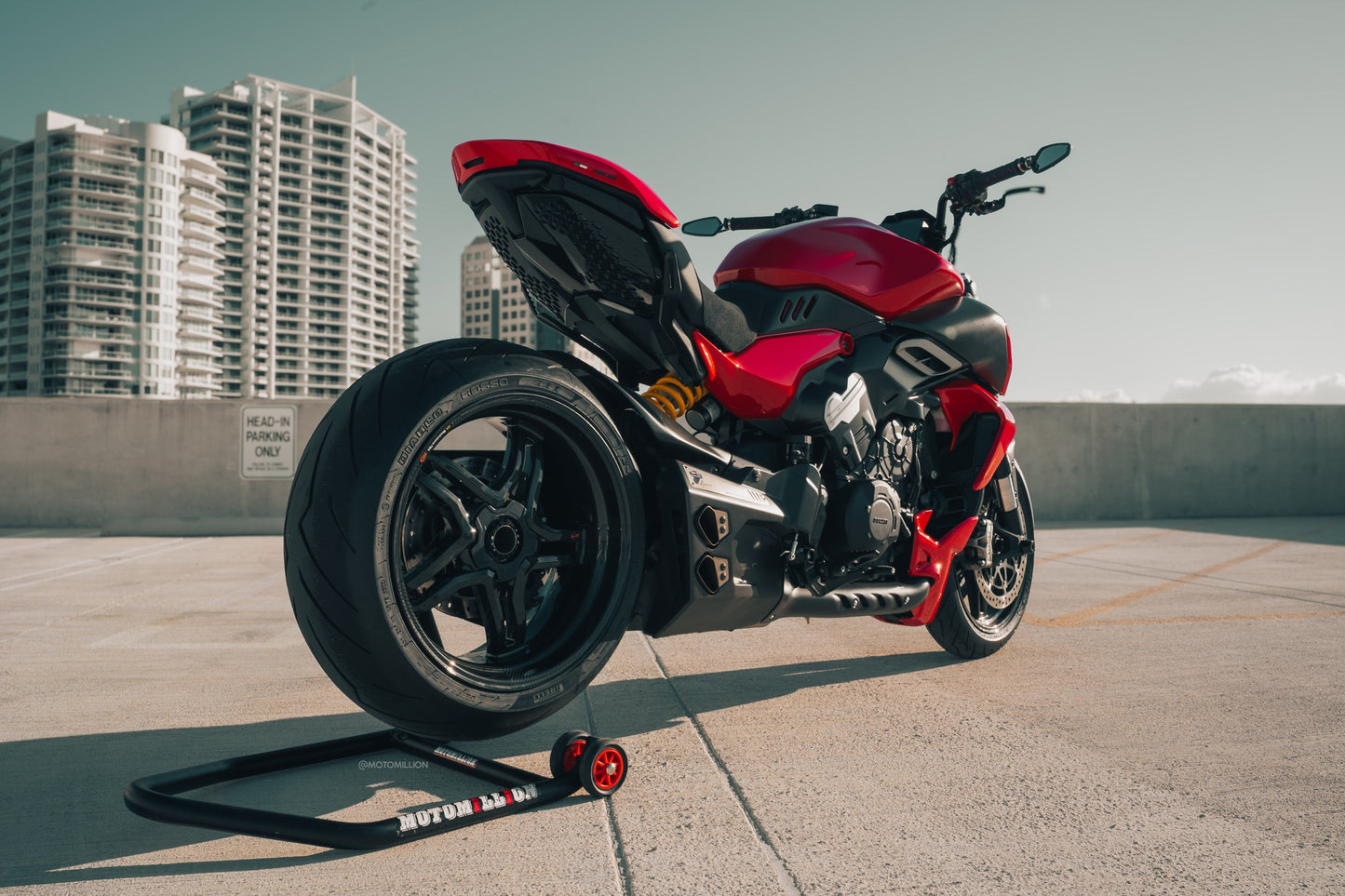 BST Carbon Achtervelg Rapid Tek 8,5 x 17" Ducati Diavel V4 (2023+)