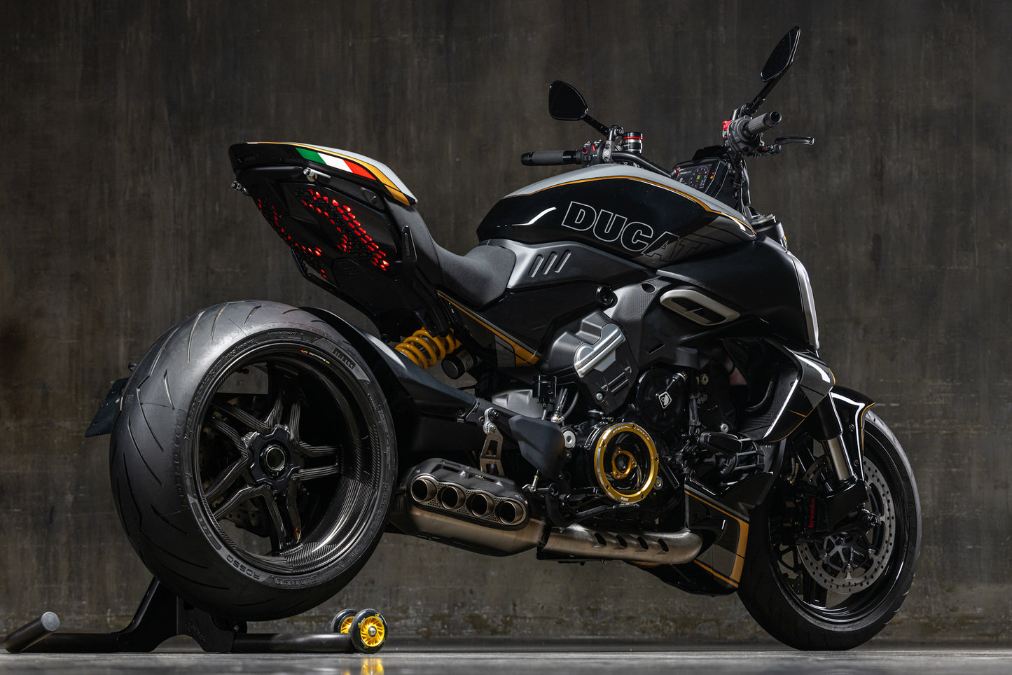 BST Carbone arrière Rim Rapid Tek 8,5 x 17 "Ducati Diave V4 V4S