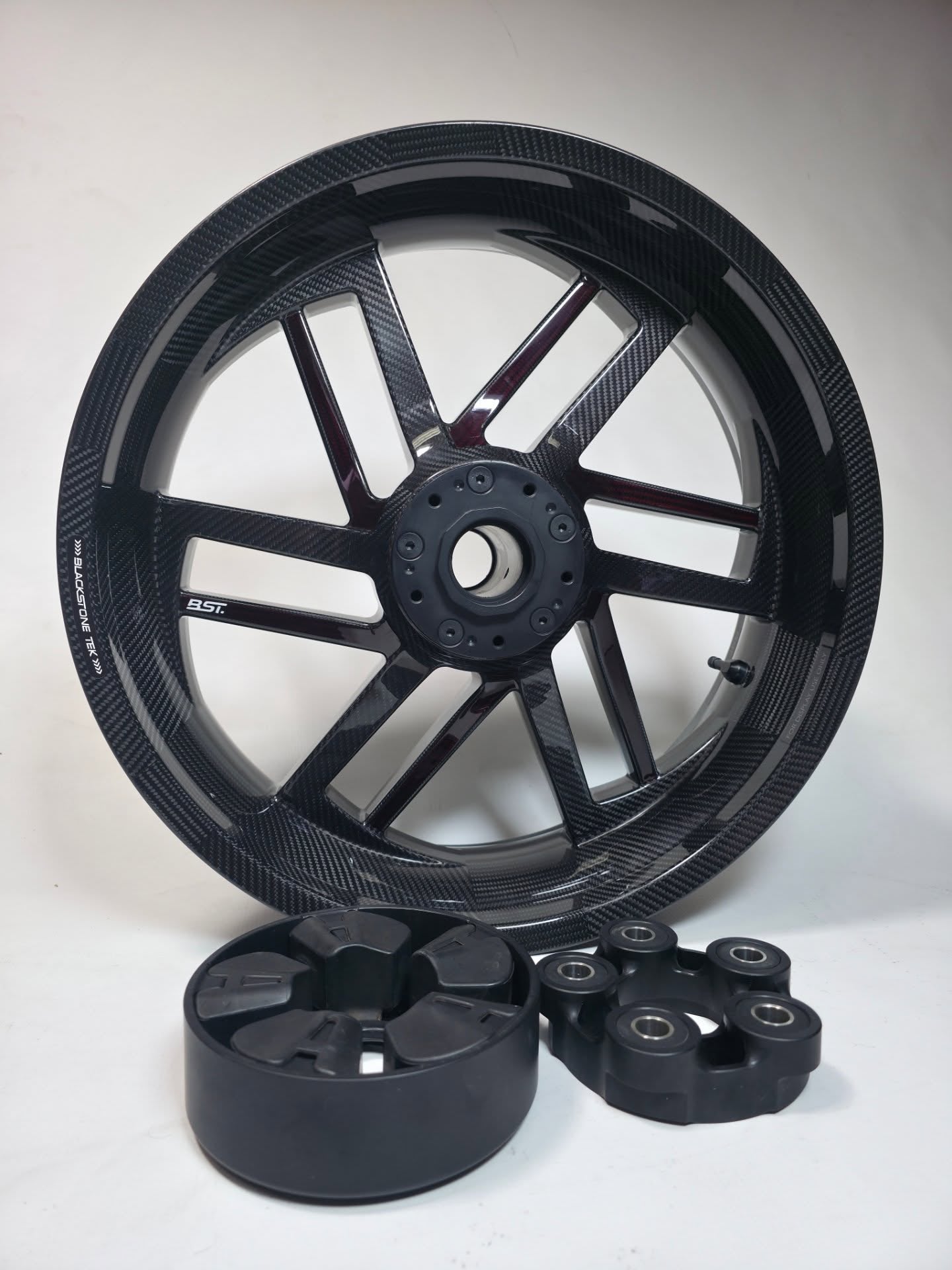 BST Reaper TEK 5.5x18'' carbon achtervelg voor Harley Davidson VRSCR Street Rod (2006-2007)