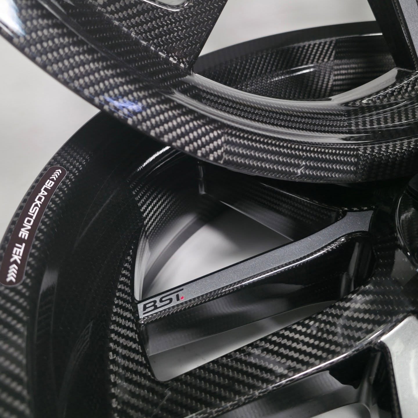 BST Reaper TEK 3.5x19" carbon voorvelg voor Harley Davidson FLHCS Heritage Classic 114 (2018-2020)