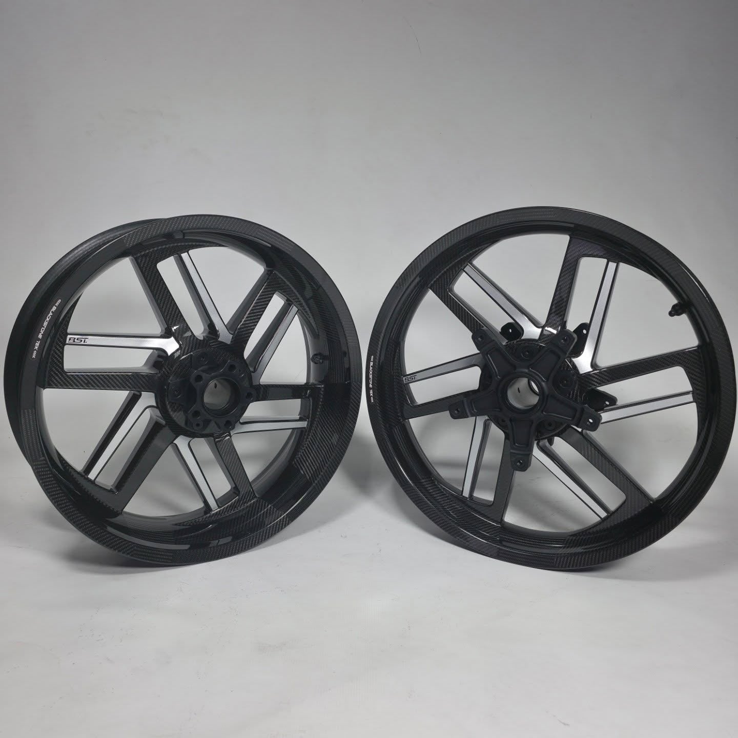 BST Reaper TEK 5.5x18'' carbon achtervelg voor Harley Davidson VRSCA V-Rod (2002-2007)