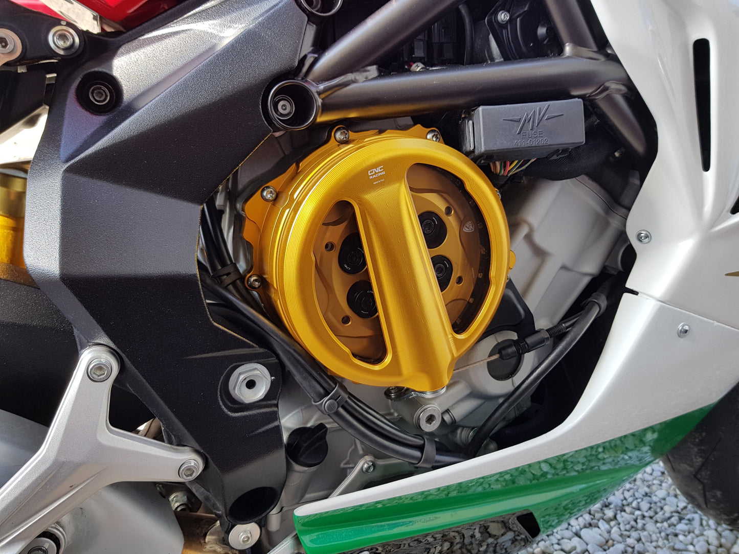 Open koppelingsdeksel met lexaan venster MV Agusta F3 675 RC (2012-2021) gouden met gouden drukplaat en zwarte veerschotels