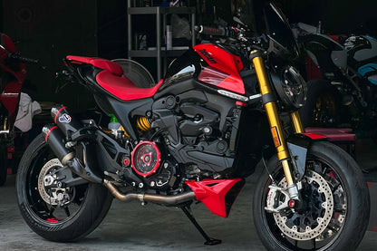 Koppelingsdeksel met open venster Pramac Racing Edition Ducati Hyperstrada 939 (2016-2018) zwart-rood gemonteerd detailfoto's