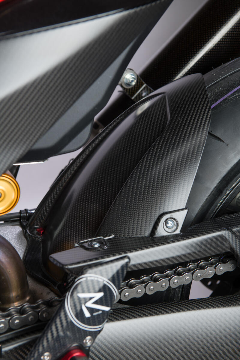 Fender arrière en carbone LightEch (brillant) Aprilia RSV4 1100 Factory (2021-2023)