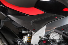 Panneaux de réservoir inférieur en carbone LightEch (2 pcs.) (Glossy) Aprilia Tuono V4 Factory (2021-2022)