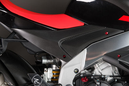 Lightech carbon onderste tank panelen (2 st.) (glanzend) Aprilia Tuono V4 (2021-2022)