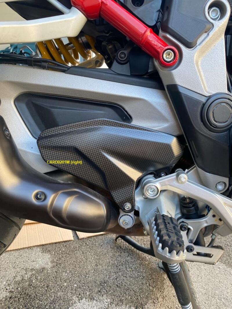 Protégeurs de talons de carbone LightEch (2 pcs.) (MAT) Ducati Multistrada V4 (2021+)