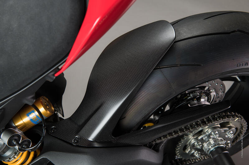 Fender arrière en carbone LightEch (brillant) Ducati Panigale V4 (2018-2024)