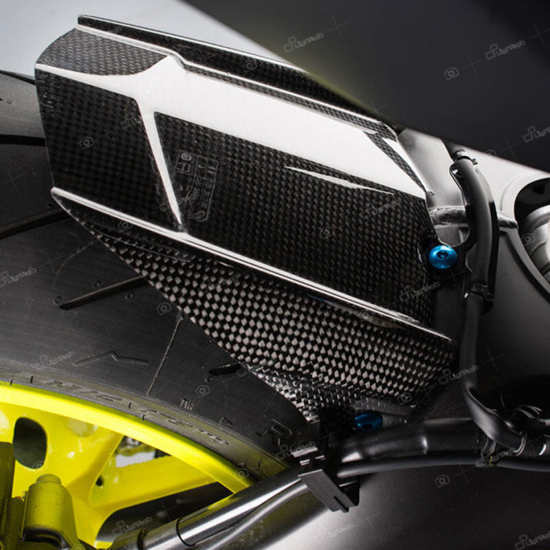 Fender arrière en carbone LightEch (glossy) Yamaha MT-09 (2013+)