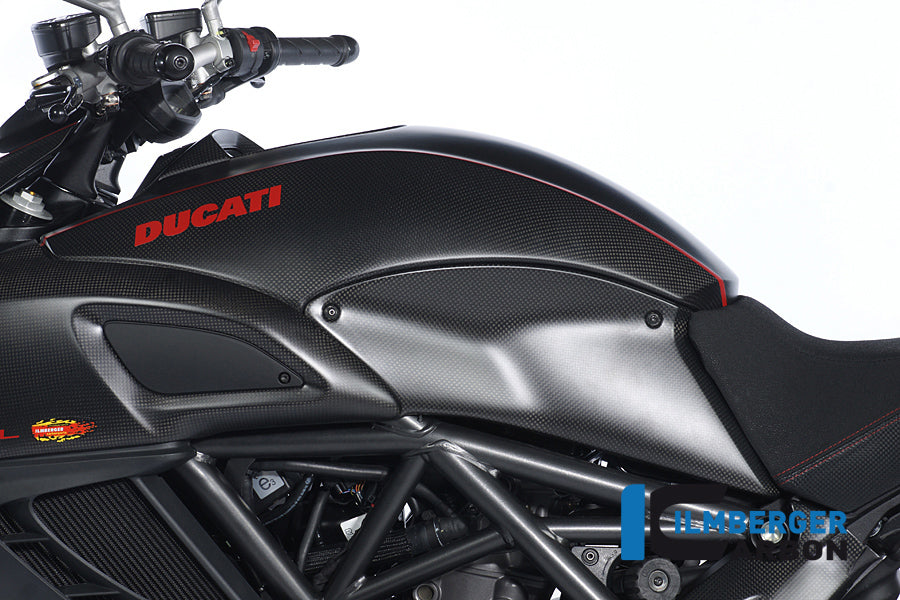 Couverture du réservoir latéral gauche du carbone Ducati Diavel Ducati Diave (2014-2018)