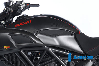 Couverture du réservoir latéral gauche du carbone Ducati Diavel Ducati Diave (2014-2018)
