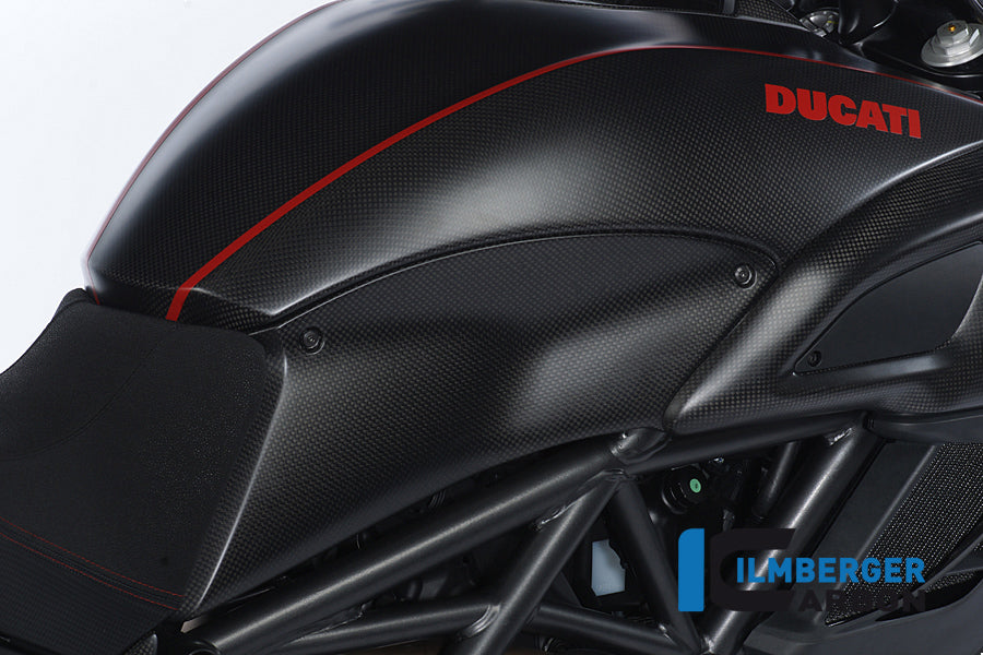 Carbone côté droit du réservoir du réservoir Ducati Diavel Ducati Diavev Strada (2013-2015)
