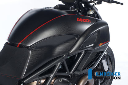 Carbone côté droit du réservoir du réservoir Ducati Diavel Ducati Diavev Strada (2013-2015)