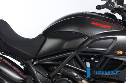 Carbone côté droit du réservoir du réservoir Ducati Diavel Ducati Diavev Strada (2013-2015)