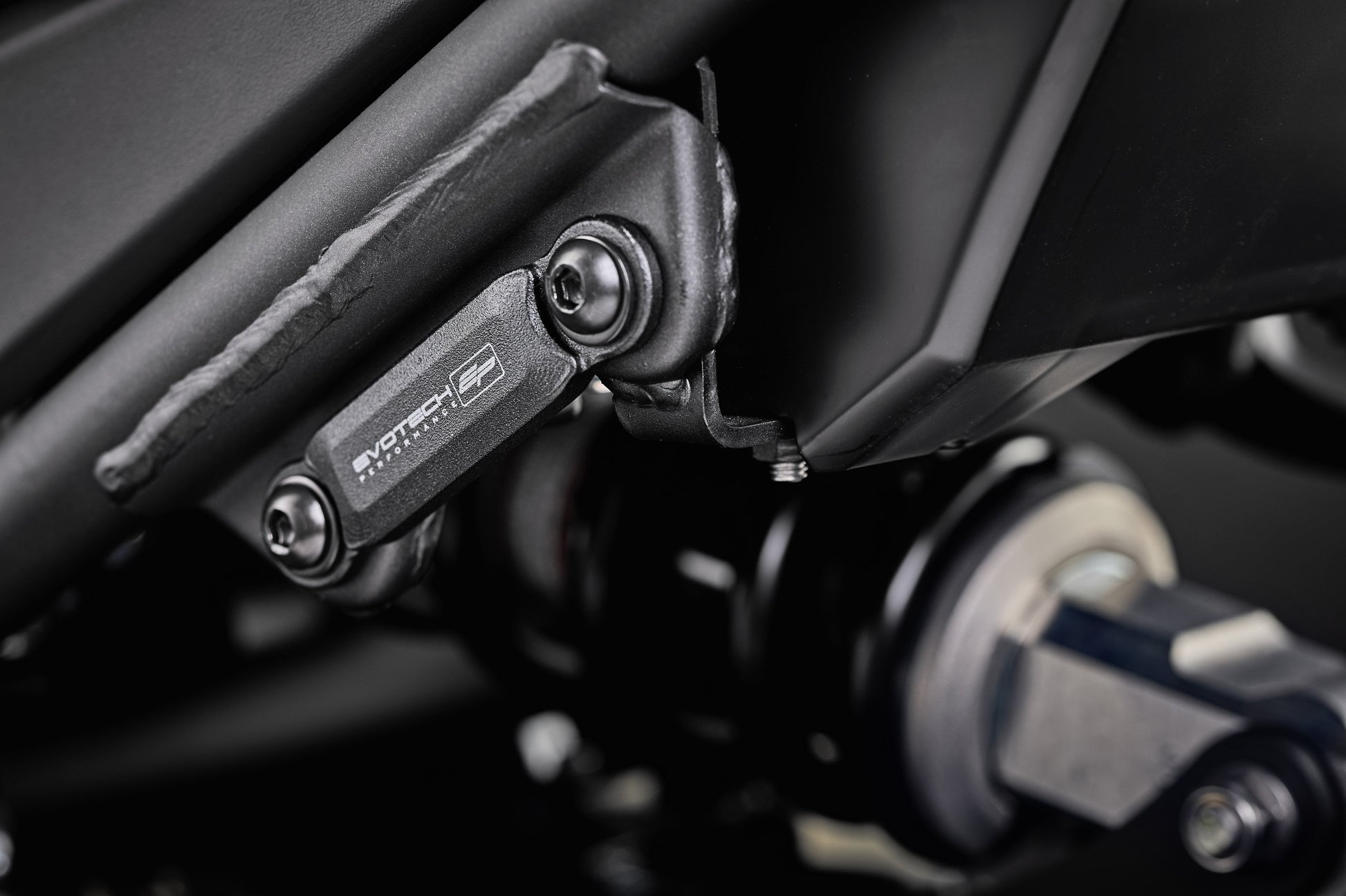 Evotech Kawasaki Z900 Performance Uitlaatsteun & Duosteun Vervanger Kit (2021 - 2024)