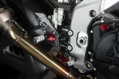 Ensemble d'interrupteurs de frein réglable avec des repousses de pied fixe et un modèle de commutateur standard Aprilia RSV4 2018-2019