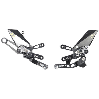 Ensemble d'interrupteurs de frein réglable avec repose-pieds fixes et motif de commutateur versa (décalage GP) Aprilia Tuono V4 2018-2020