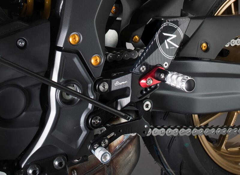 Ensemble de liaisons de frein réglable avec des repousses de bas de page fixes Yamaha R7 2022+