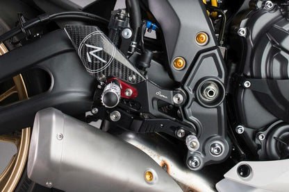 Verstelbare remschakelset met opklapbare voetsteunen Yamaha R7 2025+