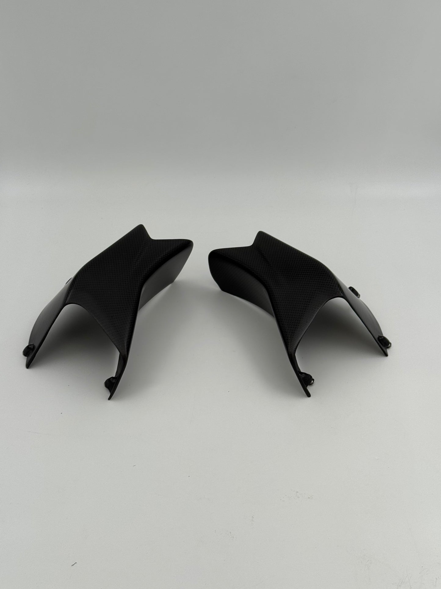 VERKOCHT_Carbon Winglet Set (4-delig) – Ducati Multistrada V4 – Mat Carbon (Gebruikt)