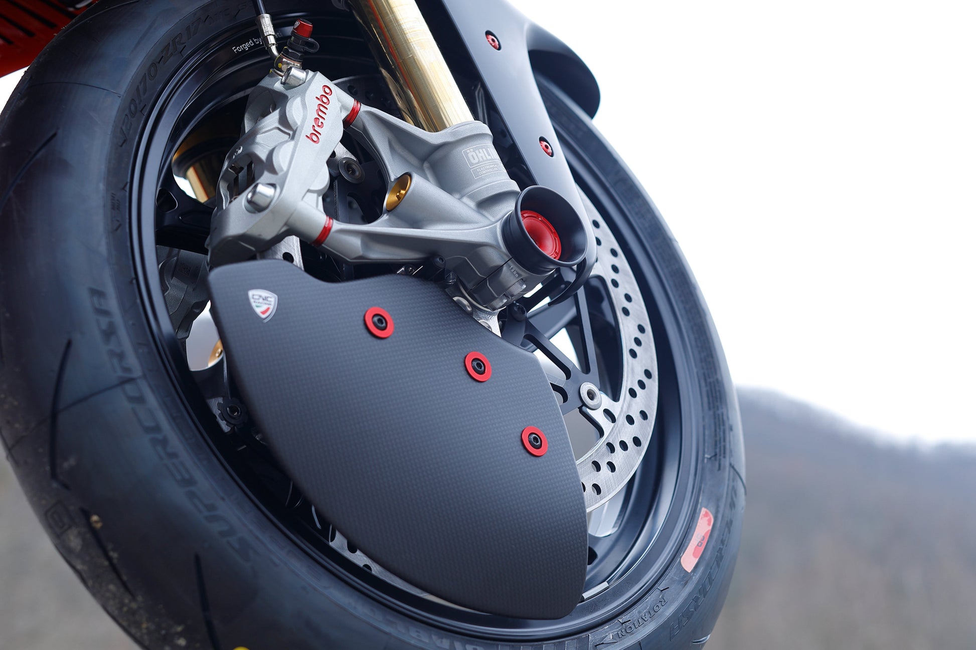 Remklauw Spacer Kit (4 st.) Ducati Multistrada 1260 Enduro (2019-2021) rood gemonteerd