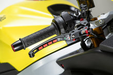Lightech Alien magnesium opklapbare rem- en koppelingshendel set - Aprilia Tuono V4 1100 RR  (2017 - 2020) remhendel vooraanzicht incl optionele rode inserts