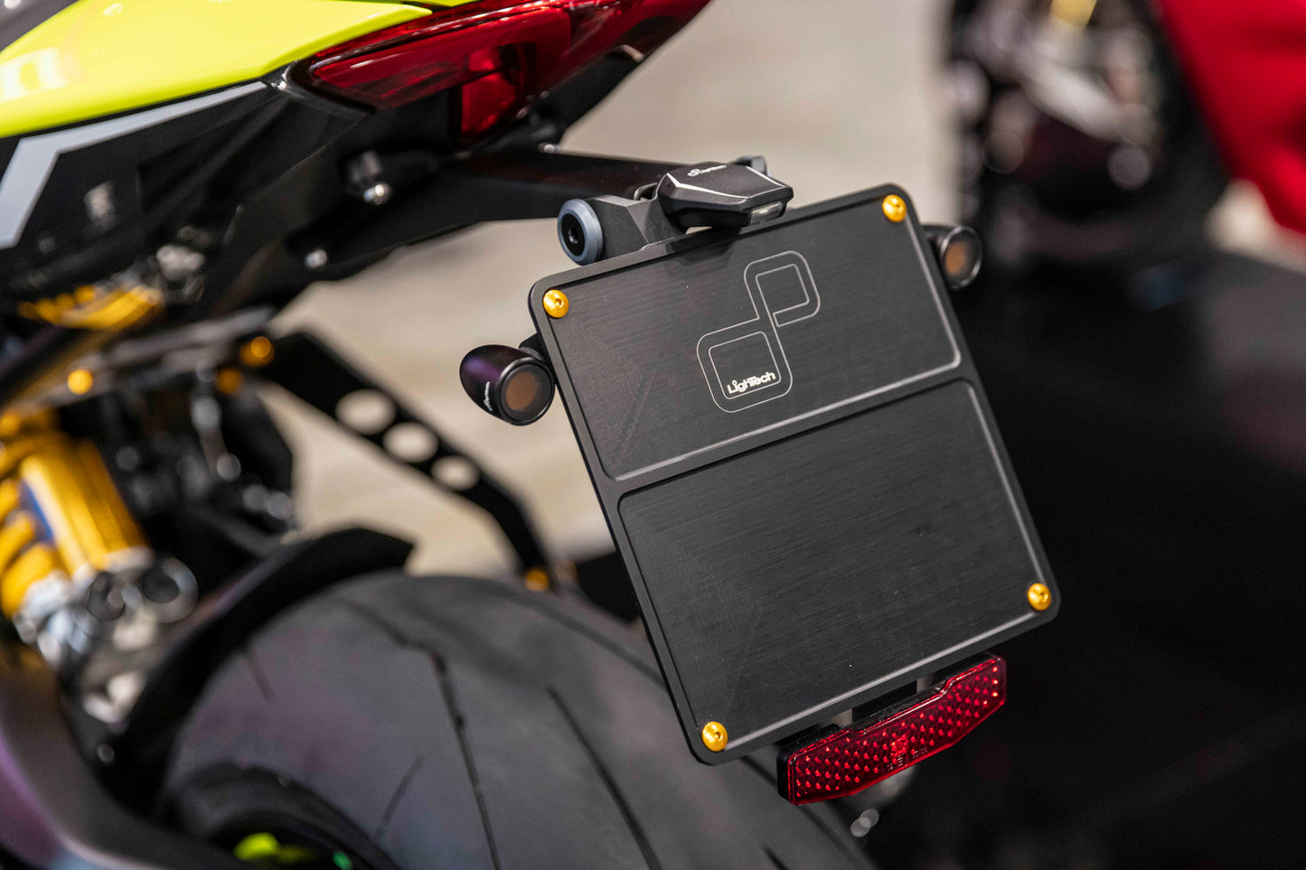 Poste de plaque d'immatriculation «Race» LightEch - L'innovation rencontre l'élégance - Ducati Streetfighter V2 2021-2024