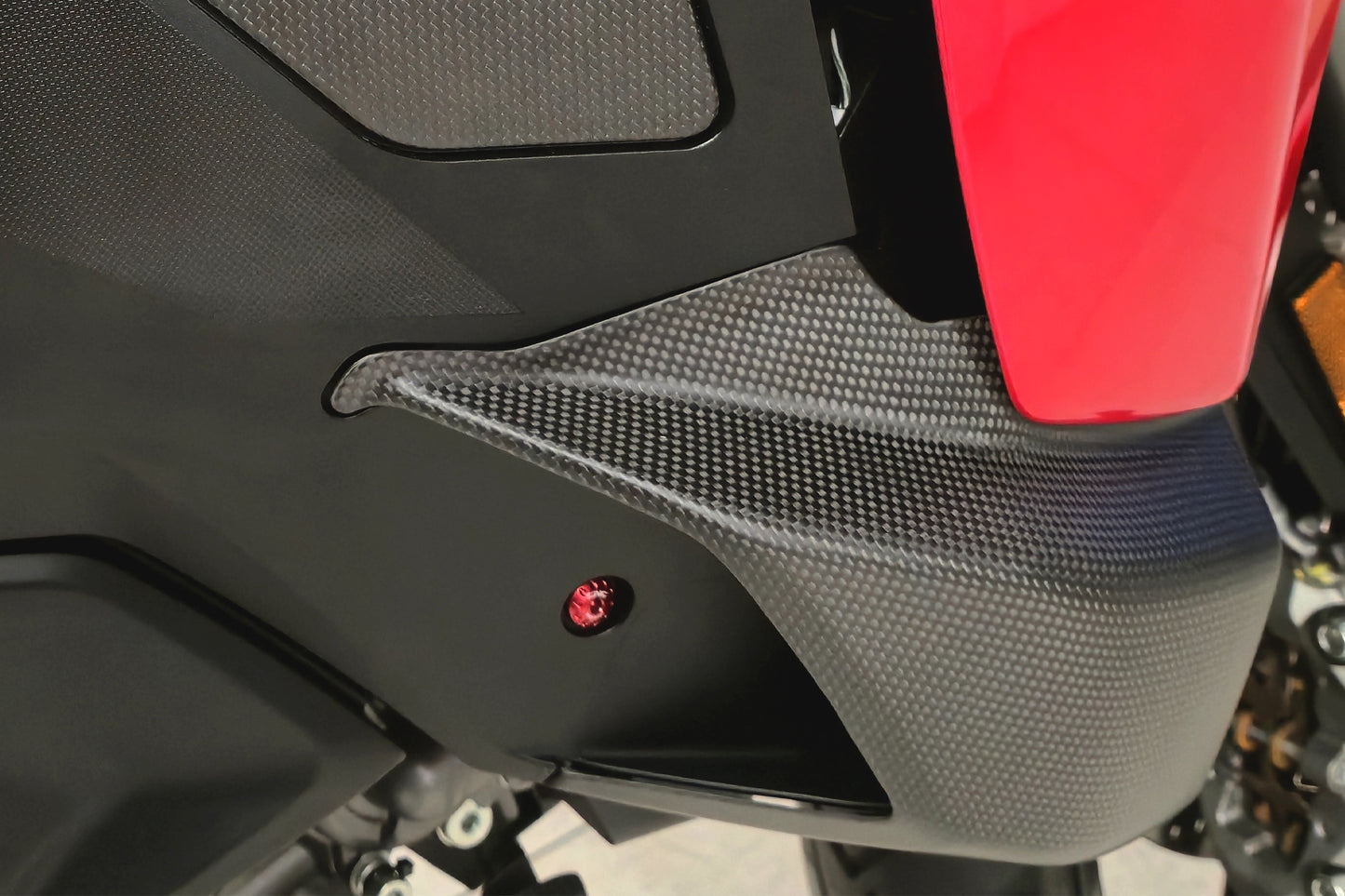 Aluminium boutenset (2 st.) voor zijpanelen Ducati Multistrada V2 (2025+)
