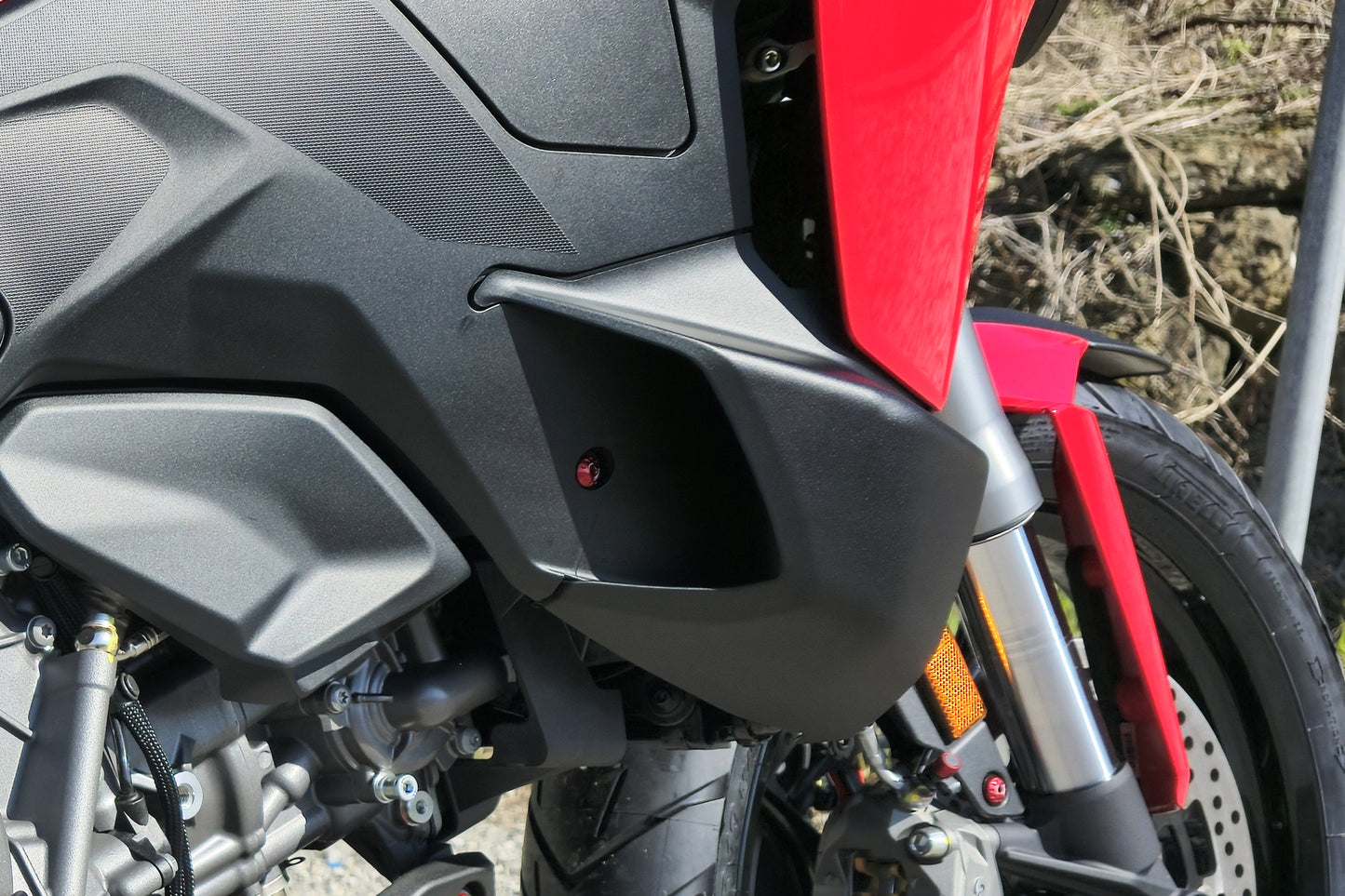 Aluminium boutenset (2 st.) voor zijpanelen Ducati Multistrada V2 (2025+)