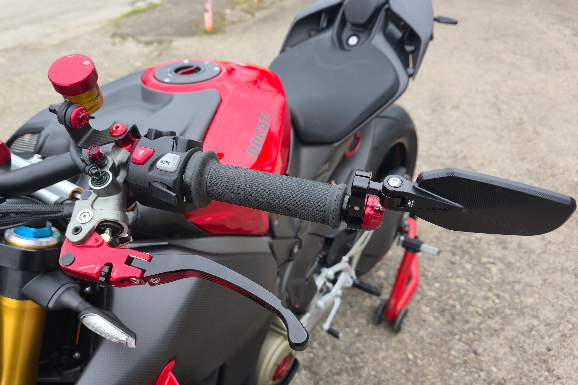 Opklapbare-koppelingshendel-met-horizontale-verstelknop-Ducati-Panigale-V4-SP2-2023