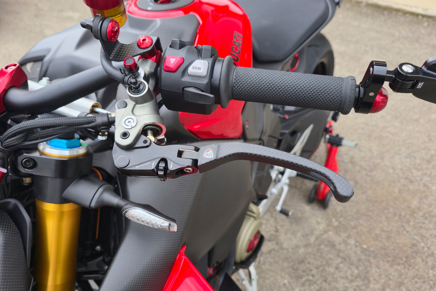 Carbon opklapbaar koppelingshendel - met rollende verstelknop Ducati Diavel (2014-2018)