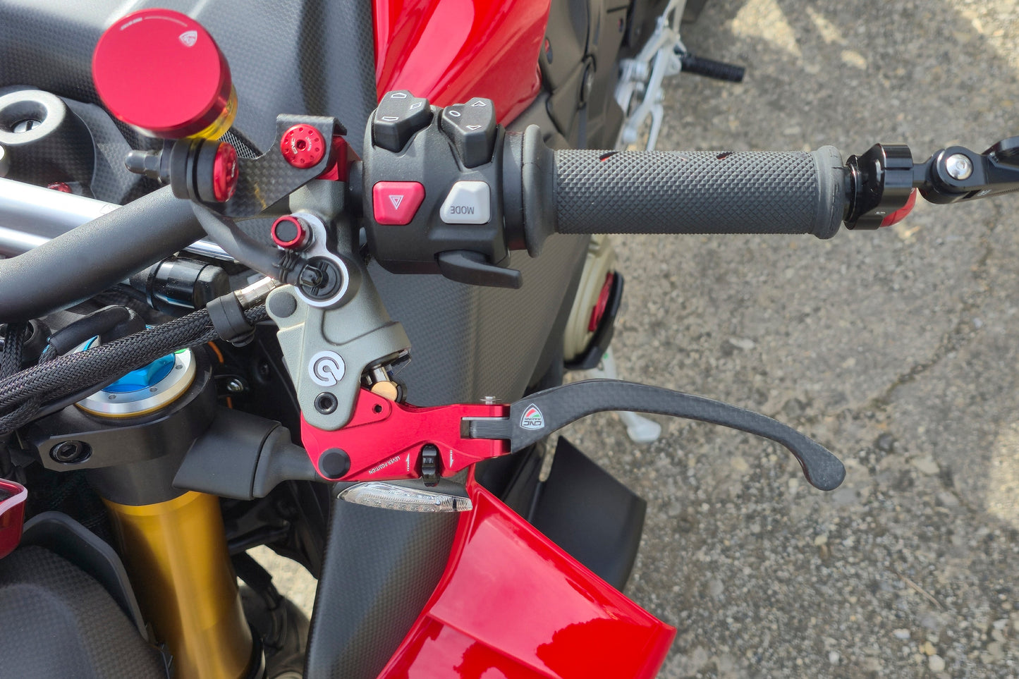 Carbon opklapbaar koppelingshendel - met rollende verstelknop Ducati Monster 1200 (2017-2021)