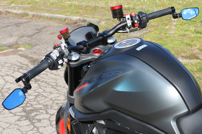 Bar-End Spiegel Evo rechts MR711 CNC Racing Ducati Scrambler Full Throttle (2019-2021) gemonteerd op Monster omlaag geplaatst