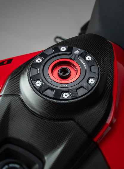 Fast Key kern voor CNC Racing tankdop Ducati ST3S (2003-2007) rood-zwart gemonteerd in zwarte CNC Racing Gear tankdop