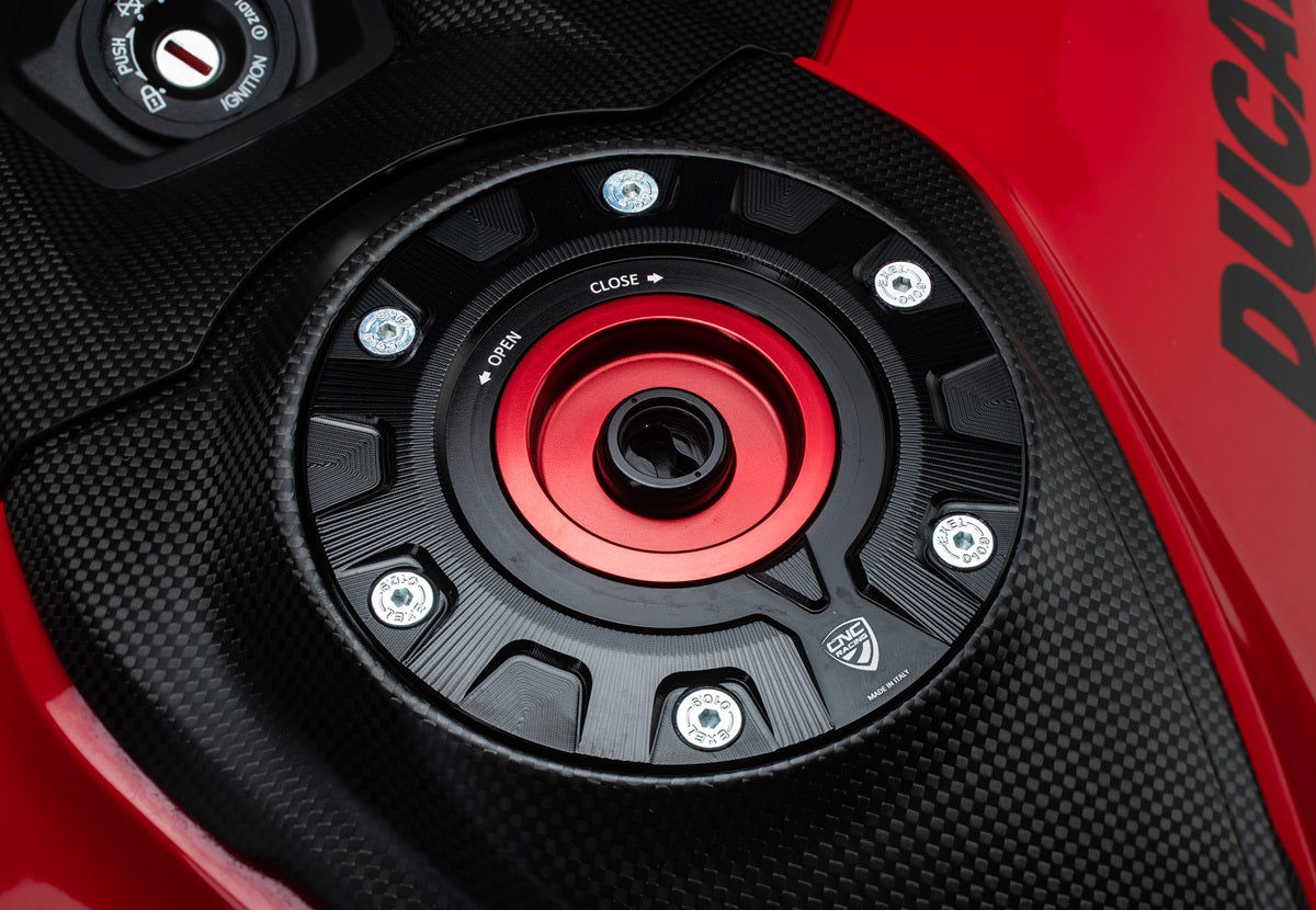 Fast Key kern voor CNC Racing tankdop Aprilia RSV4 Factory (2025+) rood-zwart gemonteerd in zwarte tankdop