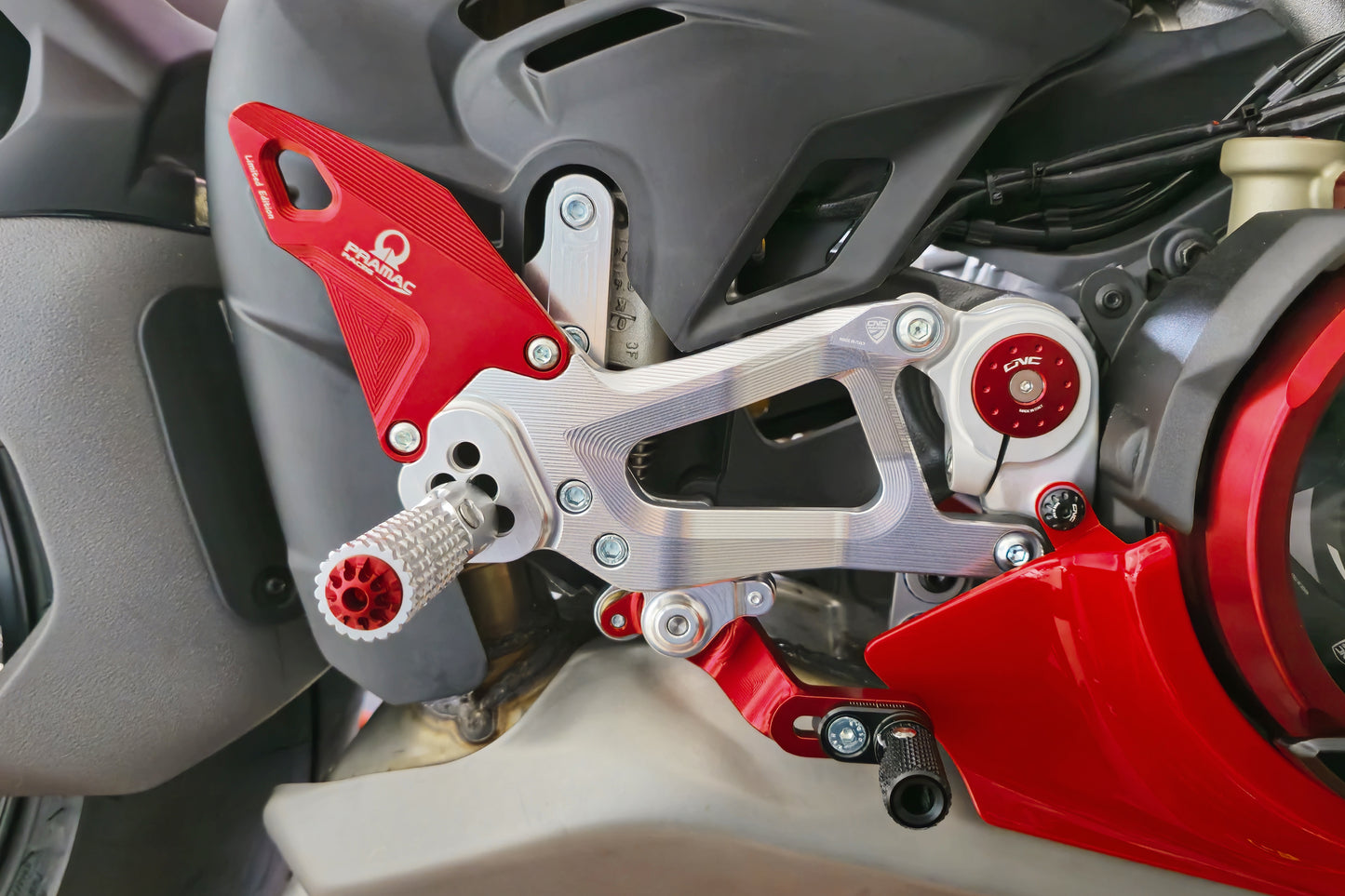Pramac Racing Limited Edition Breeding Set Ducati Panigale V4S (2025+)