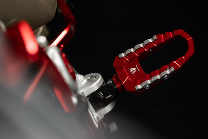 Berijder voetsteunen set 'Touring' Ducati Multistrada 1200 S Pikes Peak (2012-2014) rood gemonteerd