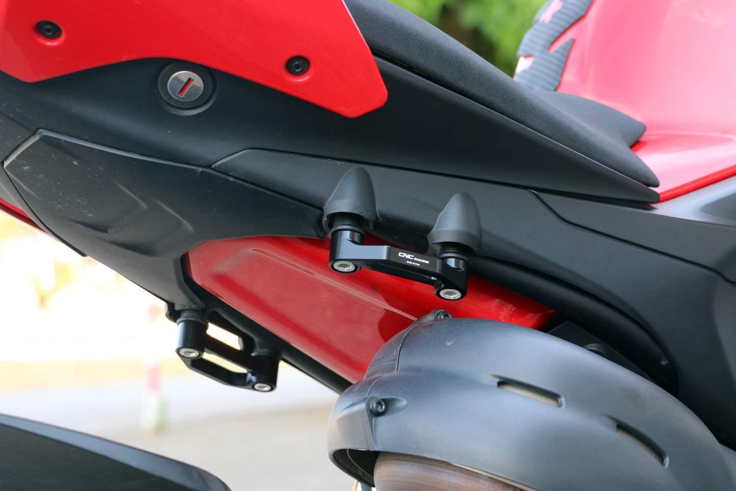 Éliminateurs de crochet / repose-pieds à bagages Ducati Panigale V4 (2025+)