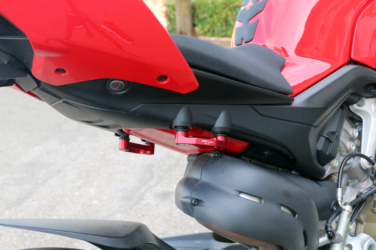 Éliminateurs de crochet / repose-pieds à bagages Ducati Panigale V4 (2025+)