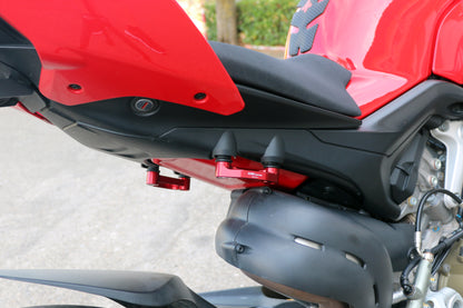 Éliminateurs de crochet / repose-pieds à bagages Ducati Panigale V4 (2025+)